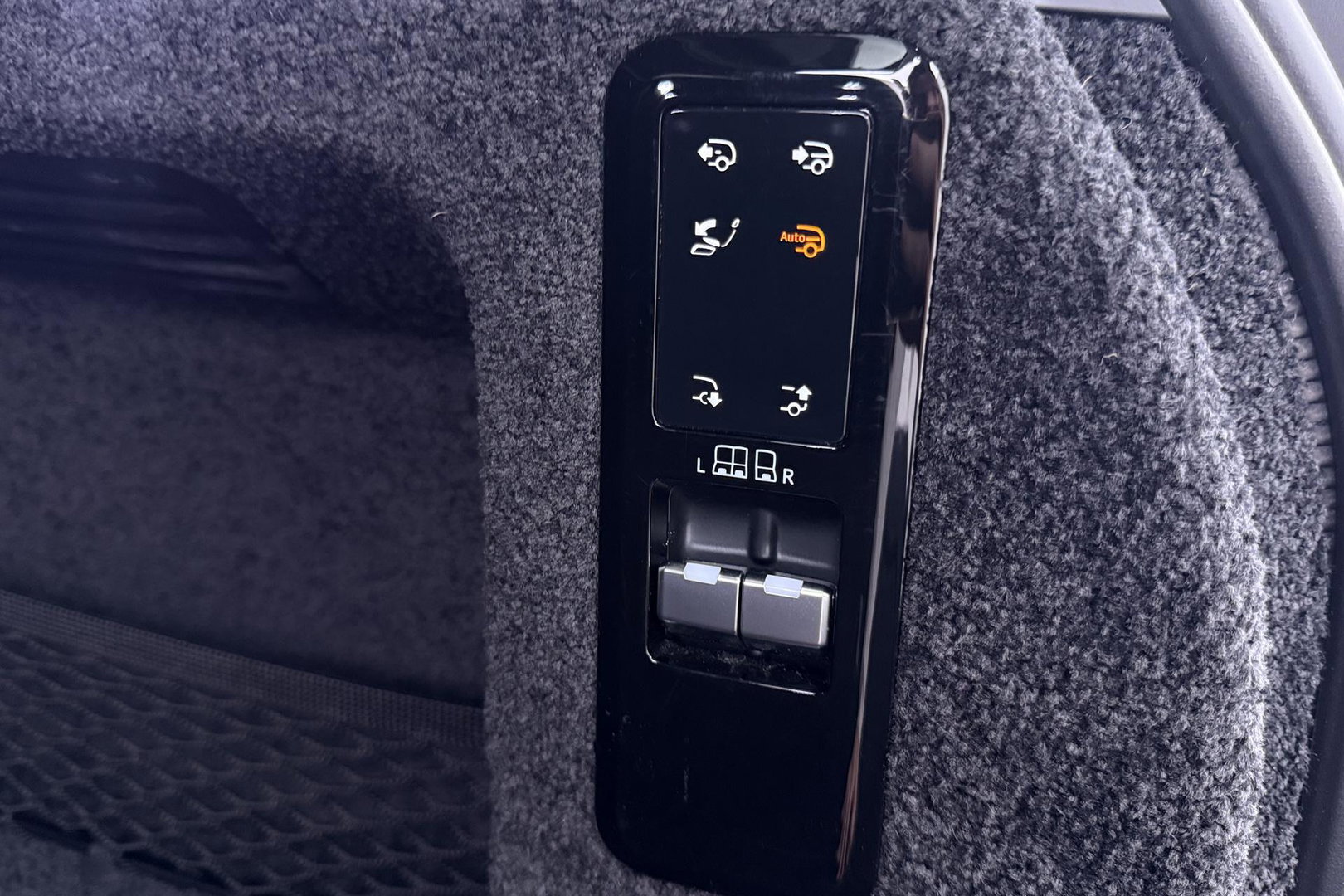Land Rover Range Rover SV 3.0 P510e SV | Rear Seat Entertainment | Meridian Signature | 23 Inch | Koelbox | ClearSight | Massage