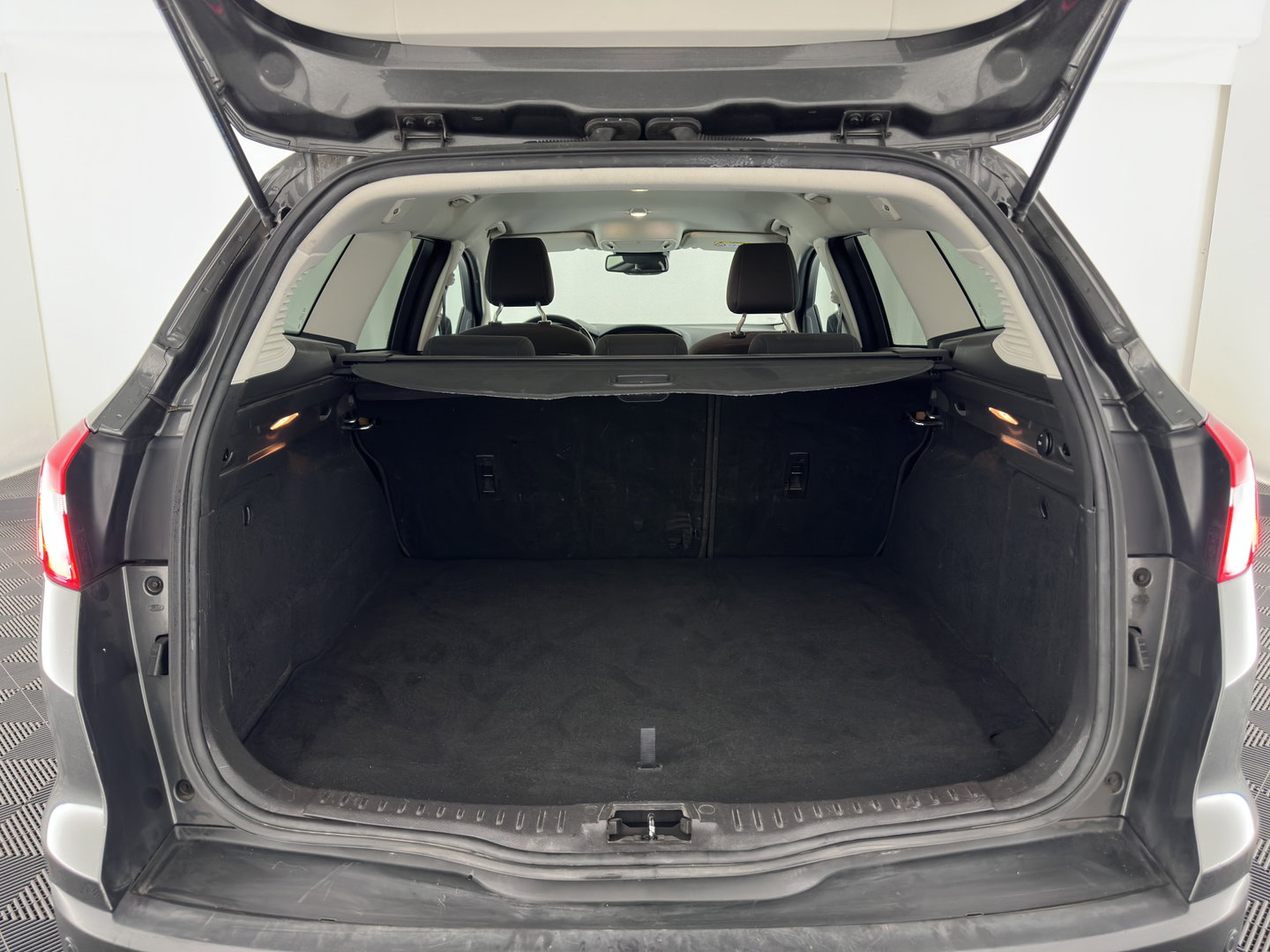 Ford FOCUS Wagon 1.5 TDCI Titanium (INCL.BTW) *NAVI-FULLMAP | HEATED-COMFORTSEATS | CAMERA | KEYLESS | PRIVACY-GLASS | ECC | PDC | CRUISE | 16''ALU*
