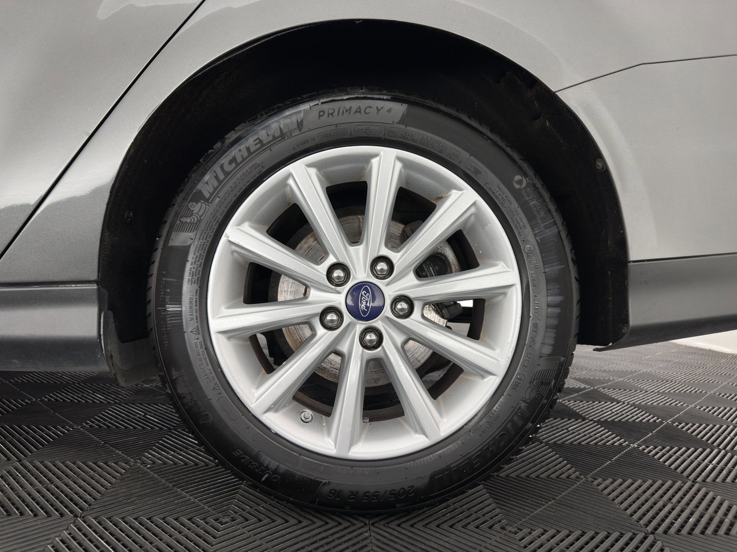 Ford FOCUS Wagon 1.5 TDCI Titanium (INCL.BTW) *NAVI-FULLMAP | HEATED-COMFORTSEATS | CAMERA | KEYLESS | PRIVACY-GLASS | ECC | PDC | CRUISE | 16''ALU*