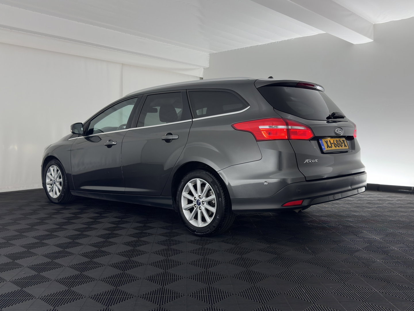 Ford FOCUS Wagon 1.5 TDCI Titanium (INCL.BTW) *NAVI-FULLMAP | HEATED-COMFORTSEATS | CAMERA | KEYLESS | PRIVACY-GLASS | ECC | PDC | CRUISE | 16''ALU*