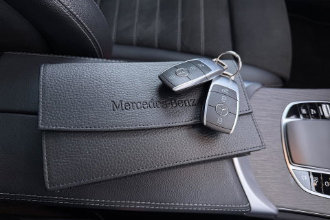 Mercedes-Benz GLC 300e 4MATIC Premium Plus | AMG Line | Panoramadak | 360° Camera | Trekhaak | Stoelverwarming | Dodehoekassistent | Keyless