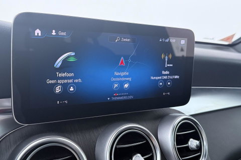 Mercedes-Benz GLC 300e 4MATIC Premium Plus | AMG Line | Panoramadak | 360° Camera | Trekhaak | Stoelverwarming | Dodehoekassistent | Keyless
