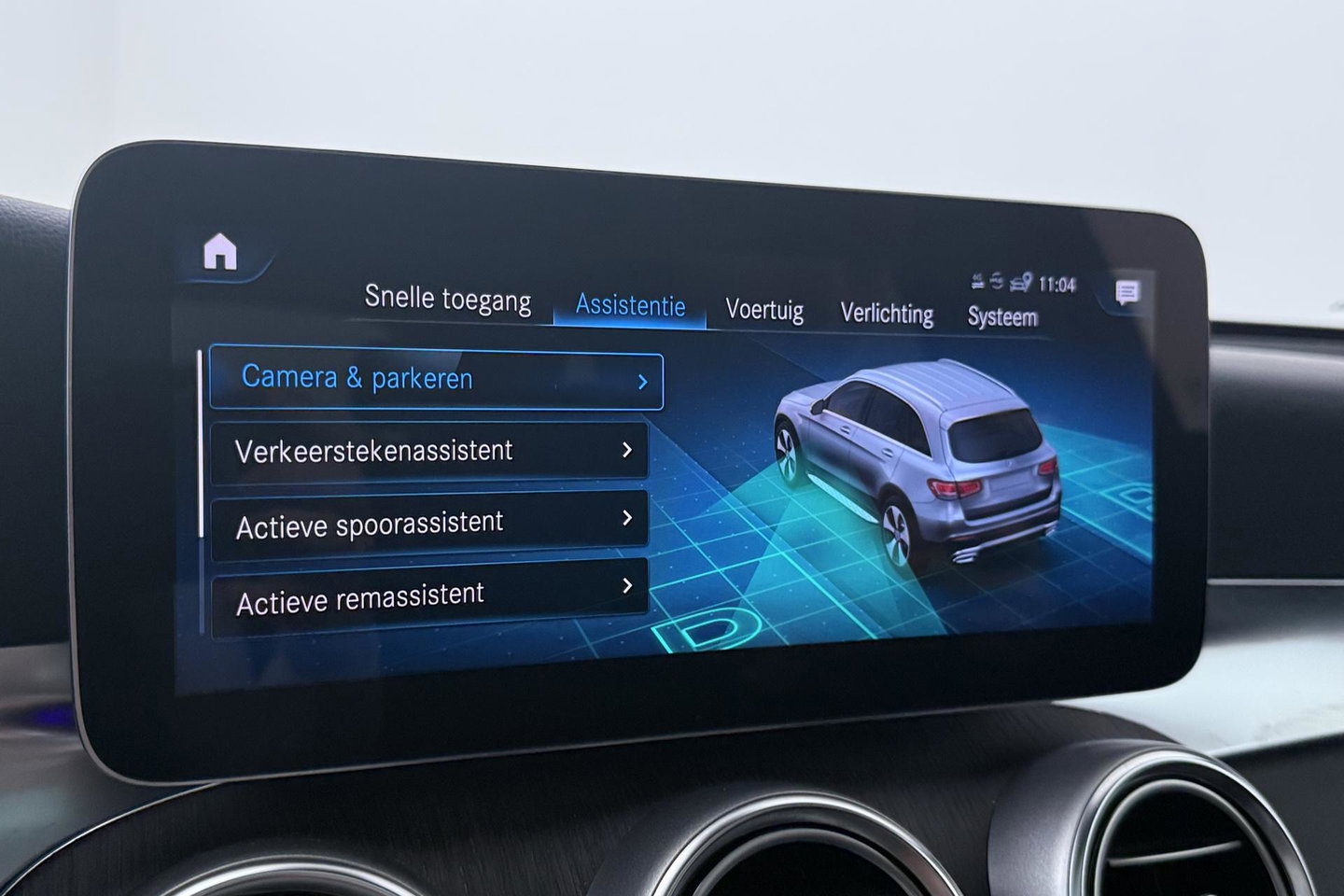 Mercedes-Benz GLC 300e 4MATIC Premium Plus | AMG Line | Panoramadak | 360° Camera | Trekhaak | Stoelverwarming | Dodehoekassistent | Keyless