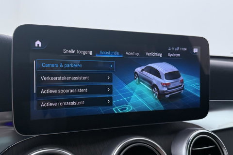 Mercedes-Benz GLC 300e 4MATIC Premium Plus | AMG Line | Panoramadak | 360° Camera | Trekhaak | Stoelverwarming | Dodehoekassistent | Keyless