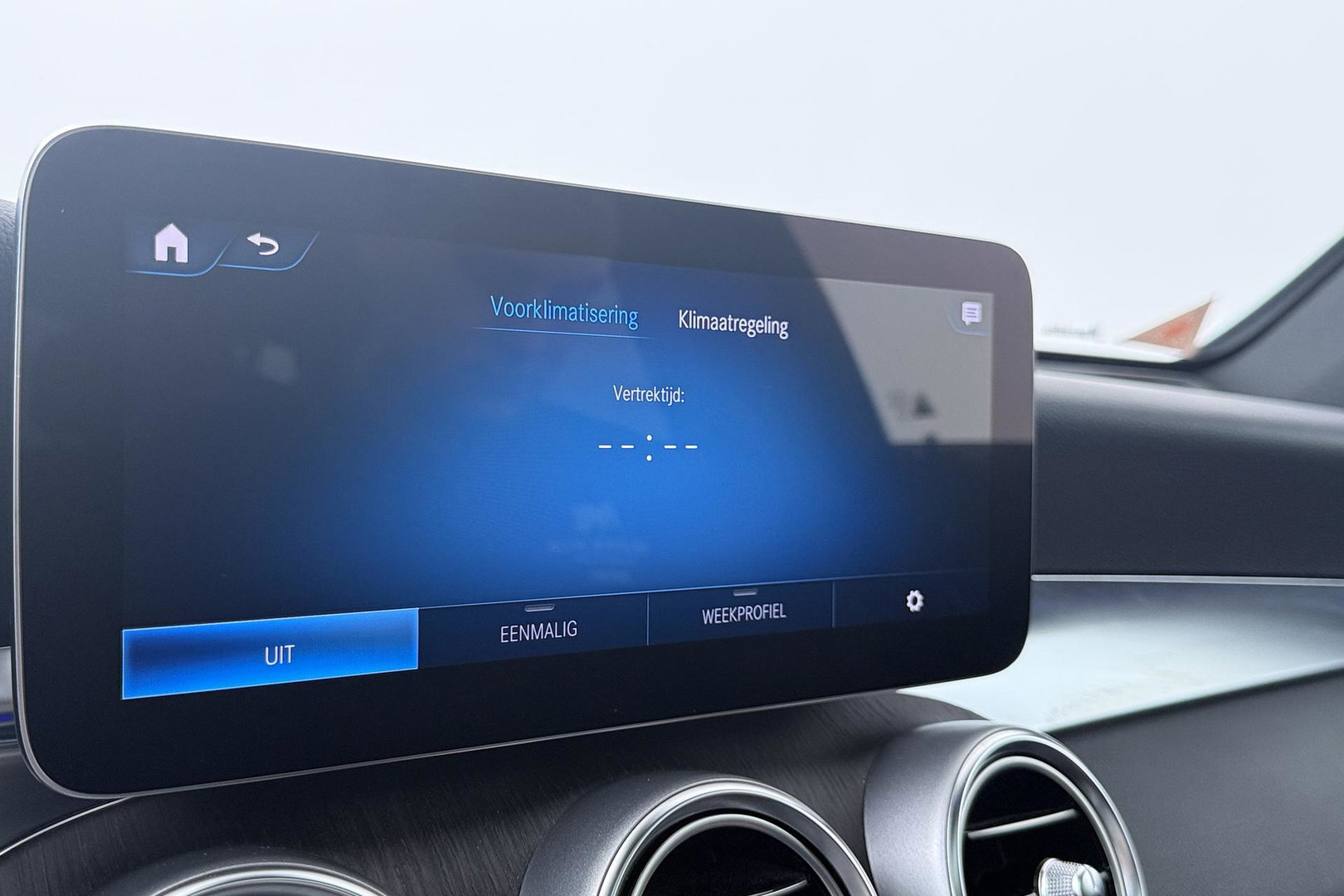 Mercedes-Benz GLC 300e 4MATIC Premium Plus | AMG Line | Panoramadak | 360° Camera | Trekhaak | Stoelverwarming | Dodehoekassistent | Keyless