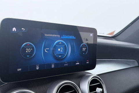 Mercedes-Benz GLC 300e 4MATIC Premium Plus | AMG Line | Panoramadak | 360° Camera | Trekhaak | Stoelverwarming | Dodehoekassistent | Keyless
