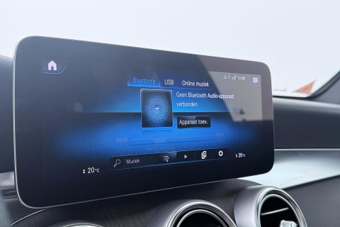 Mercedes-Benz GLC 300e 4MATIC Premium Plus | AMG Line | Panoramadak | 360° Camera | Trekhaak | Stoelverwarming | Dodehoekassistent | Keyless