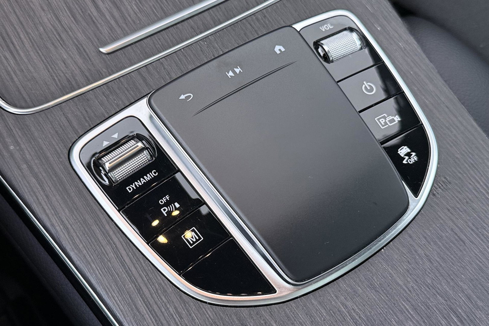 Mercedes-Benz GLC 300e 4MATIC Premium Plus | AMG Line | Panoramadak | 360° Camera | Trekhaak | Stoelverwarming | Dodehoekassistent | Keyless