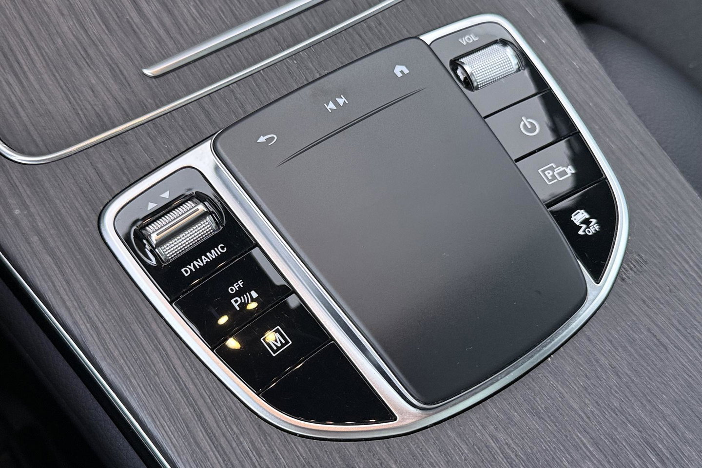 Mercedes-Benz GLC 300e 4MATIC Premium Plus | AMG Line | Panoramadak | 360° Camera | Trekhaak | Stoelverwarming | Dodehoekassistent | Keyless