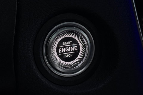 Mercedes-Benz GLC 300e 4MATIC Premium Plus | AMG Line | Panoramadak | 360° Camera | Trekhaak | Stoelverwarming | Dodehoekassistent | Keyless