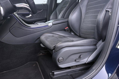 Mercedes-Benz GLC 300e 4MATIC Premium Plus | AMG Line | Panoramadak | 360° Camera | Trekhaak | Stoelverwarming | Dodehoekassistent | Keyless