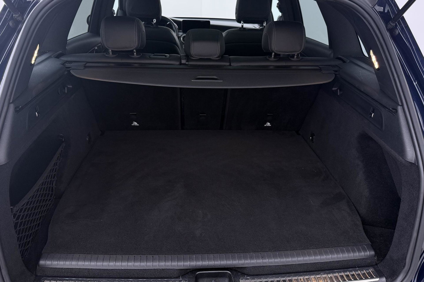 Mercedes-Benz GLC 300e 4MATIC Premium Plus | AMG Line | Panoramadak | 360° Camera | Trekhaak | Stoelverwarming | Dodehoekassistent | Keyless