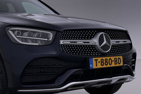 Mercedes-Benz GLC 300e 4MATIC Premium Plus | AMG Line | Panoramadak | 360° Camera | Trekhaak | Stoelverwarming | Dodehoekassistent | Keyless