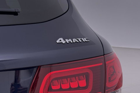Mercedes-Benz GLC 300e 4MATIC Premium Plus | AMG Line | Panoramadak | 360° Camera | Trekhaak | Stoelverwarming | Dodehoekassistent | Keyless