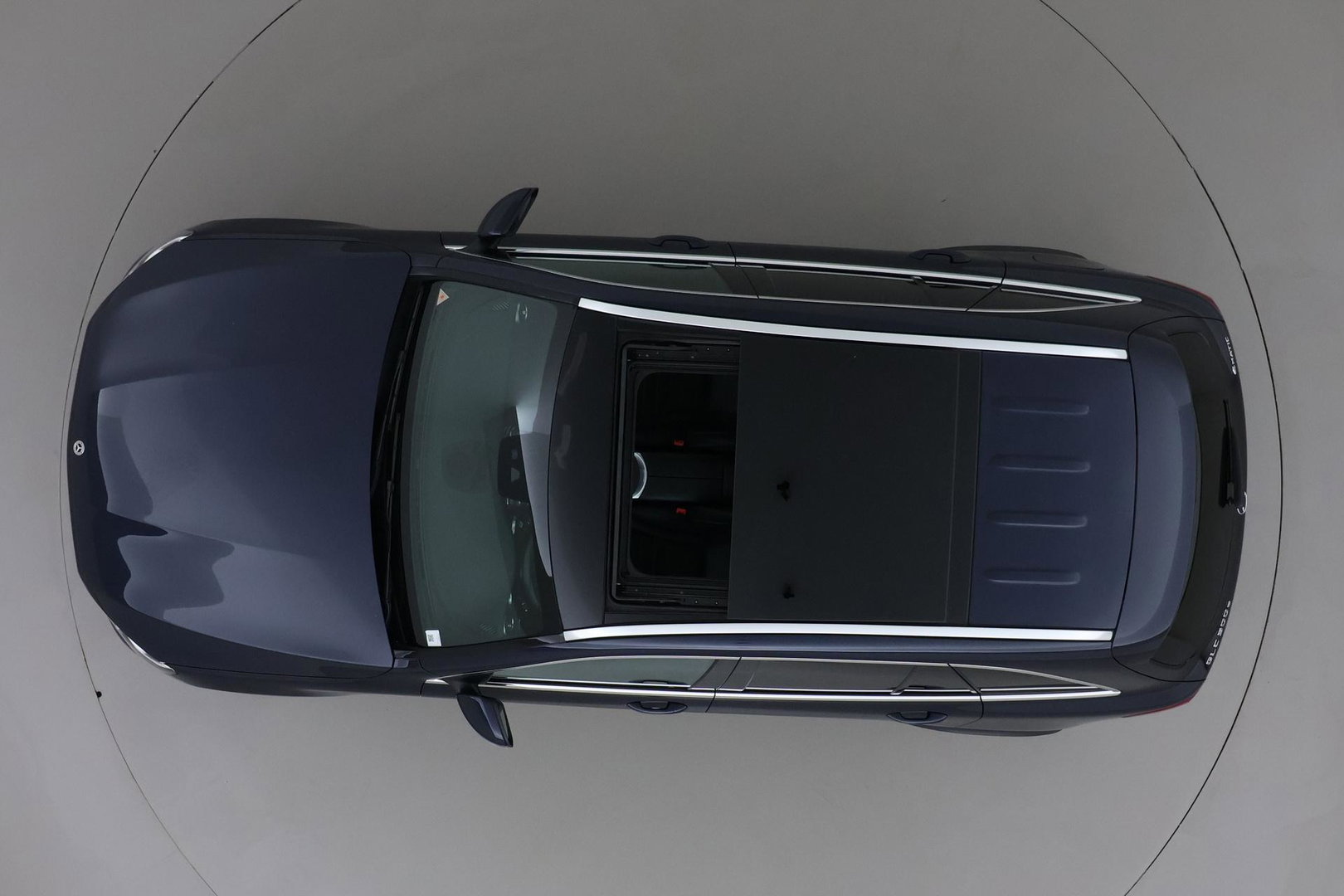 Mercedes-Benz GLC 300e 4MATIC Premium Plus | AMG Line | Panoramadak | 360° Camera | Trekhaak | Stoelverwarming | Dodehoekassistent | Keyless