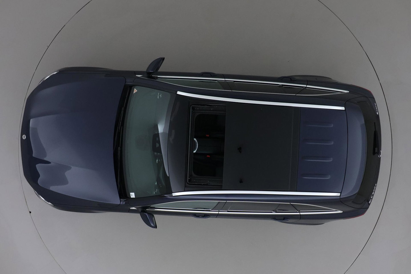Mercedes-Benz GLC 300e 4MATIC Premium Plus | AMG Line | Panoramadak | 360° Camera | Trekhaak | Stoelverwarming | Dodehoekassistent | Keyless