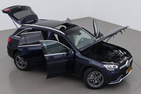 Mercedes-Benz GLC 300e 4MATIC Premium Plus | AMG Line | Panoramadak | 360° Camera | Trekhaak | Stoelverwarming | Dodehoekassistent | Keyless