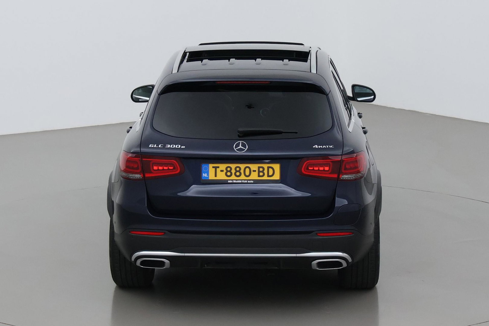 Mercedes-Benz GLC 300e 4MATIC Premium Plus | AMG Line | Panoramadak | 360° Camera | Trekhaak | Stoelverwarming | Dodehoekassistent | Keyless