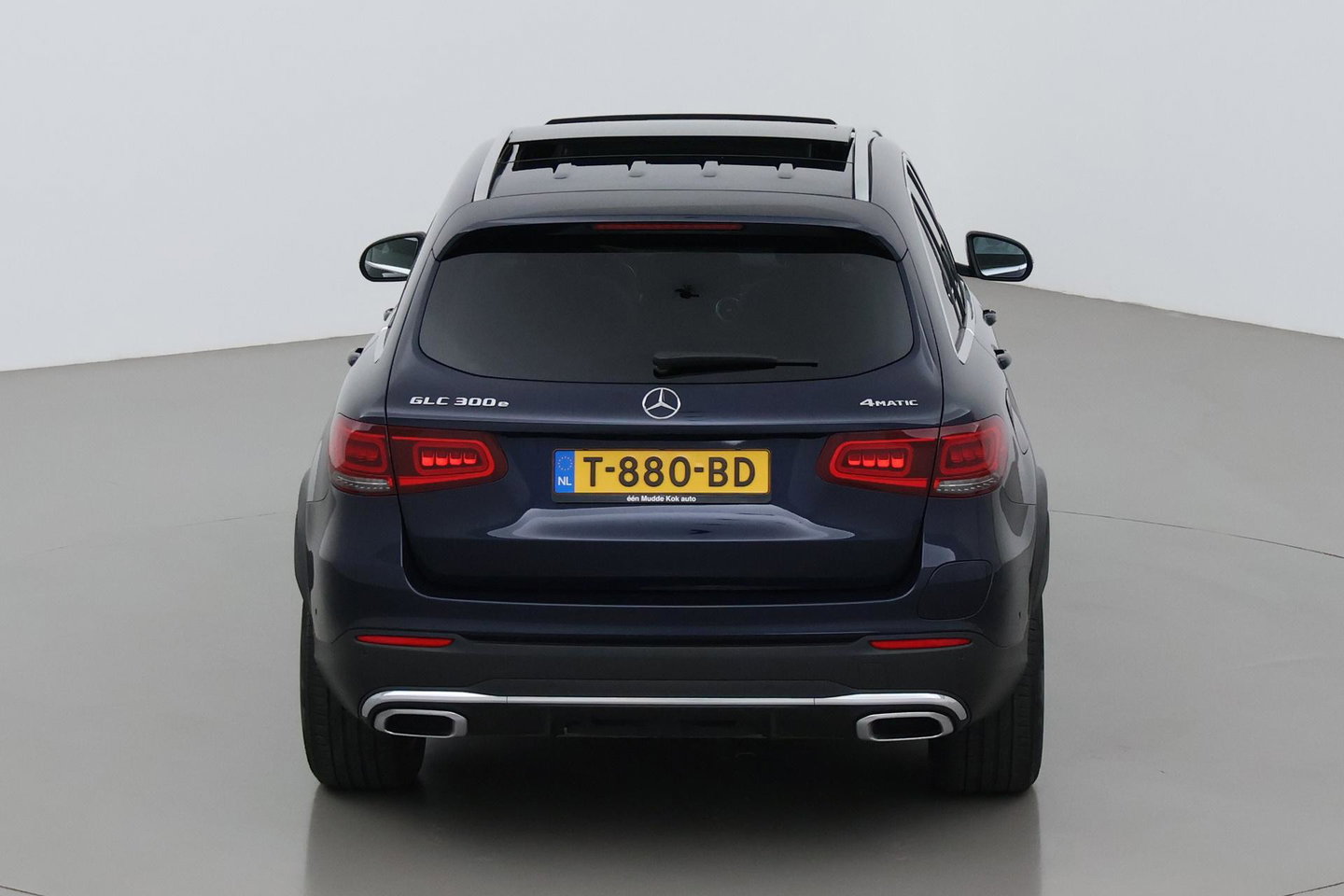 Mercedes-Benz GLC 300e 4MATIC Premium Plus | AMG Line | Panoramadak | 360° Camera | Trekhaak | Stoelverwarming | Dodehoekassistent | Keyless