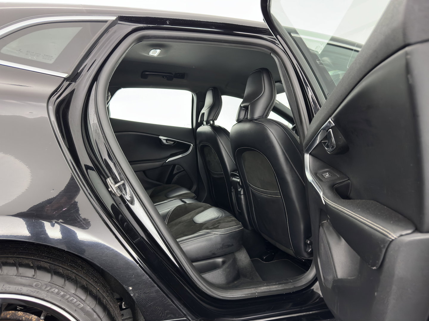 Volvo V40 2.0 D2 R-Design Business *LEATHER-MICROFIBRE | XENON | NAVI-FULLMAP | HEATED-SPORTSEATS | PRIVACY-GLASS | ECC | PDC | CRUISE | PREMIUM-AUDIO | 18''ALU | TOWBAR*