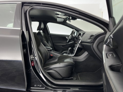 Volvo V40 2.0 D2 R-Design Business *LEATHER-MICROFIBRE | XENON | NAVI-FULLMAP | HEATED-SPORTSEATS | PRIVACY-GLASS | ECC | PDC | CRUISE | PREMIUM-AUDIO | 18''ALU | TOWBAR*