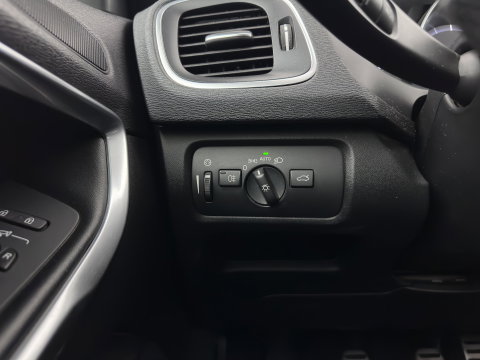 Volvo V40 2.0 D2 R-Design Business *LEATHER-MICROFIBRE | XENON | NAVI-FULLMAP | HEATED-SPORTSEATS | PRIVACY-GLASS | ECC | PDC | CRUISE | PREMIUM-AUDIO | 18''ALU | TOWBAR*