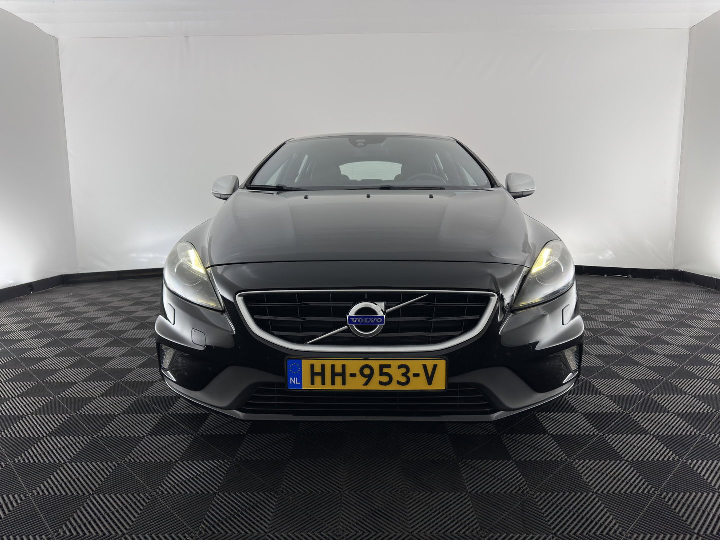 Volvo V40 2.0 D2 R-Design Business *LEATHER-MICROFIBRE | XENON | NAVI-FULLMAP | HEATED-SPORTSEATS | PRIVACY-GLASS | ECC | PDC | CRUISE | PREMIUM-AUDIO | 18''ALU | TOWBAR*