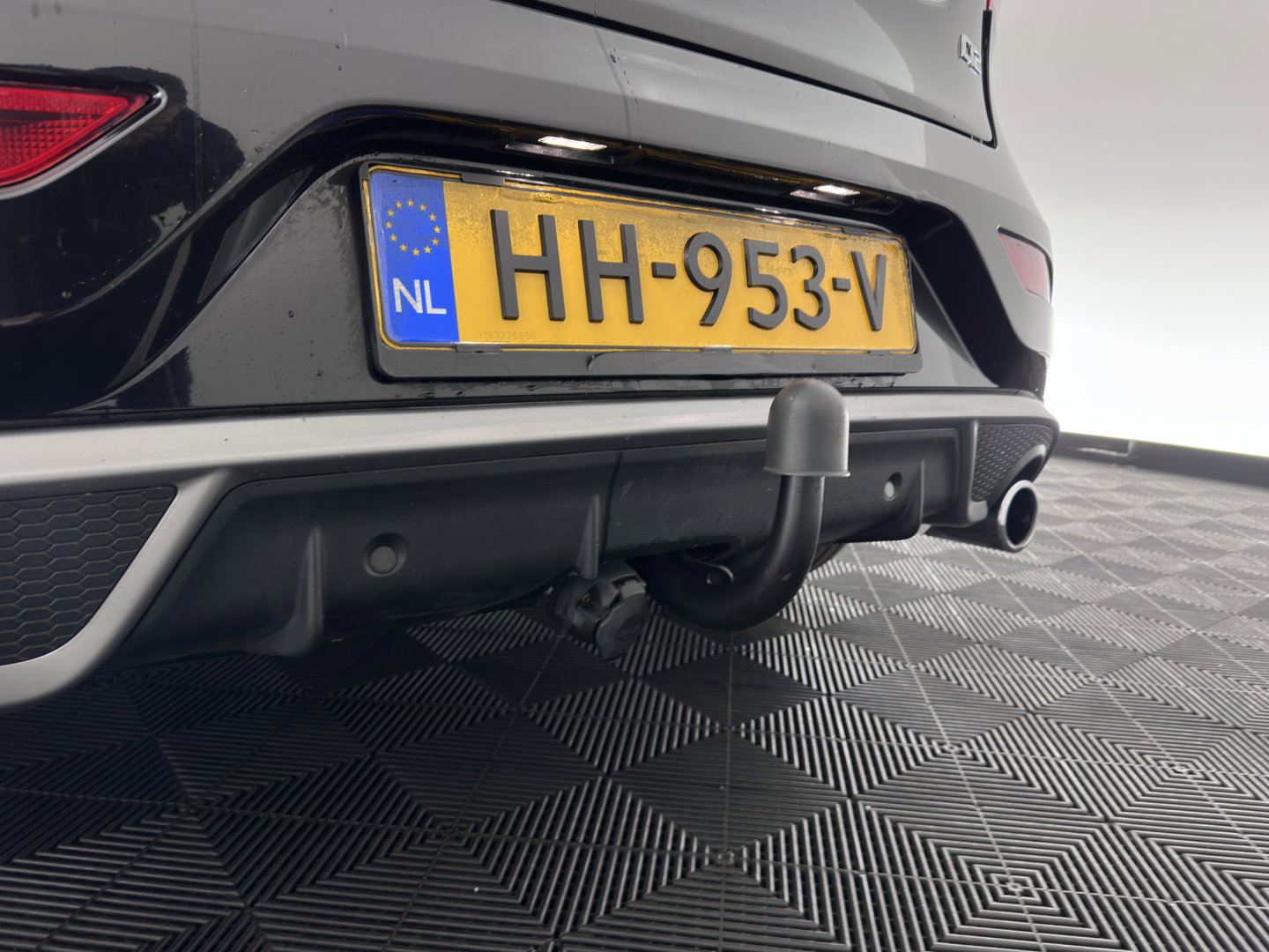 Volvo V40 2.0 D2 R-Design Business *LEATHER-MICROFIBRE | XENON | NAVI-FULLMAP | HEATED-SPORTSEATS | PRIVACY-GLASS | ECC | PDC | CRUISE | PREMIUM-AUDIO | 18''ALU | TOWBAR*