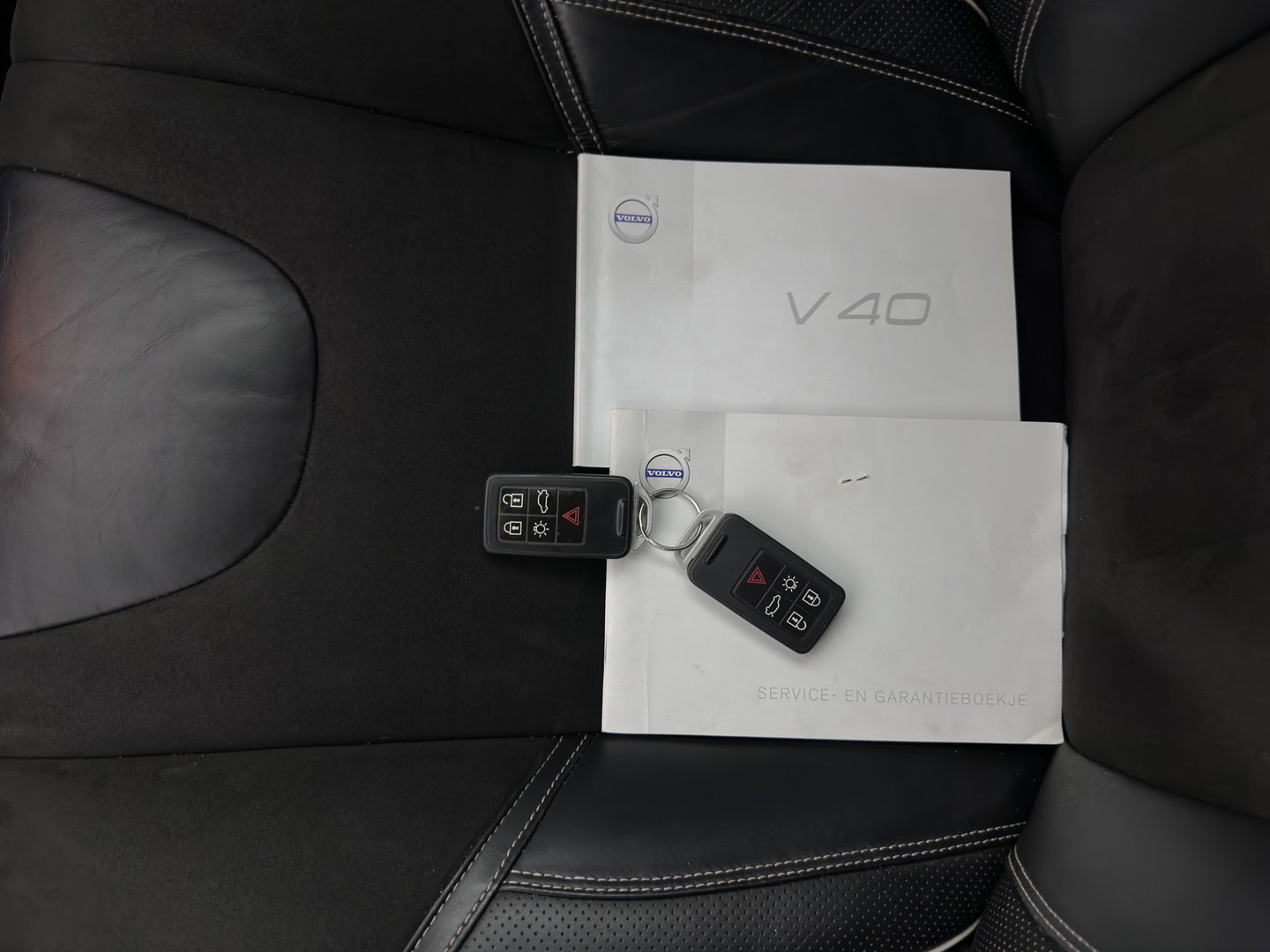 Volvo V40 2.0 D2 R-Design Business *LEATHER-MICROFIBRE | XENON | NAVI-FULLMAP | HEATED-SPORTSEATS | PRIVACY-GLASS | ECC | PDC | CRUISE | PREMIUM-AUDIO | 18''ALU | TOWBAR*