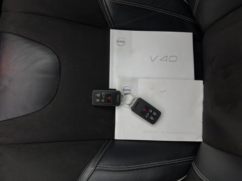 Volvo V40 2.0 D2 R-Design Business *LEATHER-MICROFIBRE | XENON | NAVI-FULLMAP | HEATED-SPORTSEATS | PRIVACY-GLASS | ECC | PDC | CRUISE | PREMIUM-AUDIO | 18''ALU | TOWBAR*