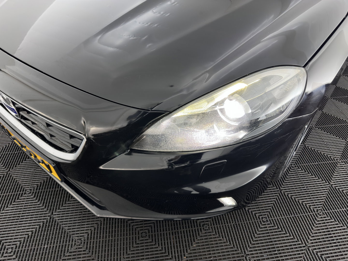 Volvo V40 2.0 D2 R-Design Business *LEATHER-MICROFIBRE | XENON | NAVI-FULLMAP | HEATED-SPORTSEATS | PRIVACY-GLASS | ECC | PDC | CRUISE | PREMIUM-AUDIO | 18''ALU | TOWBAR*