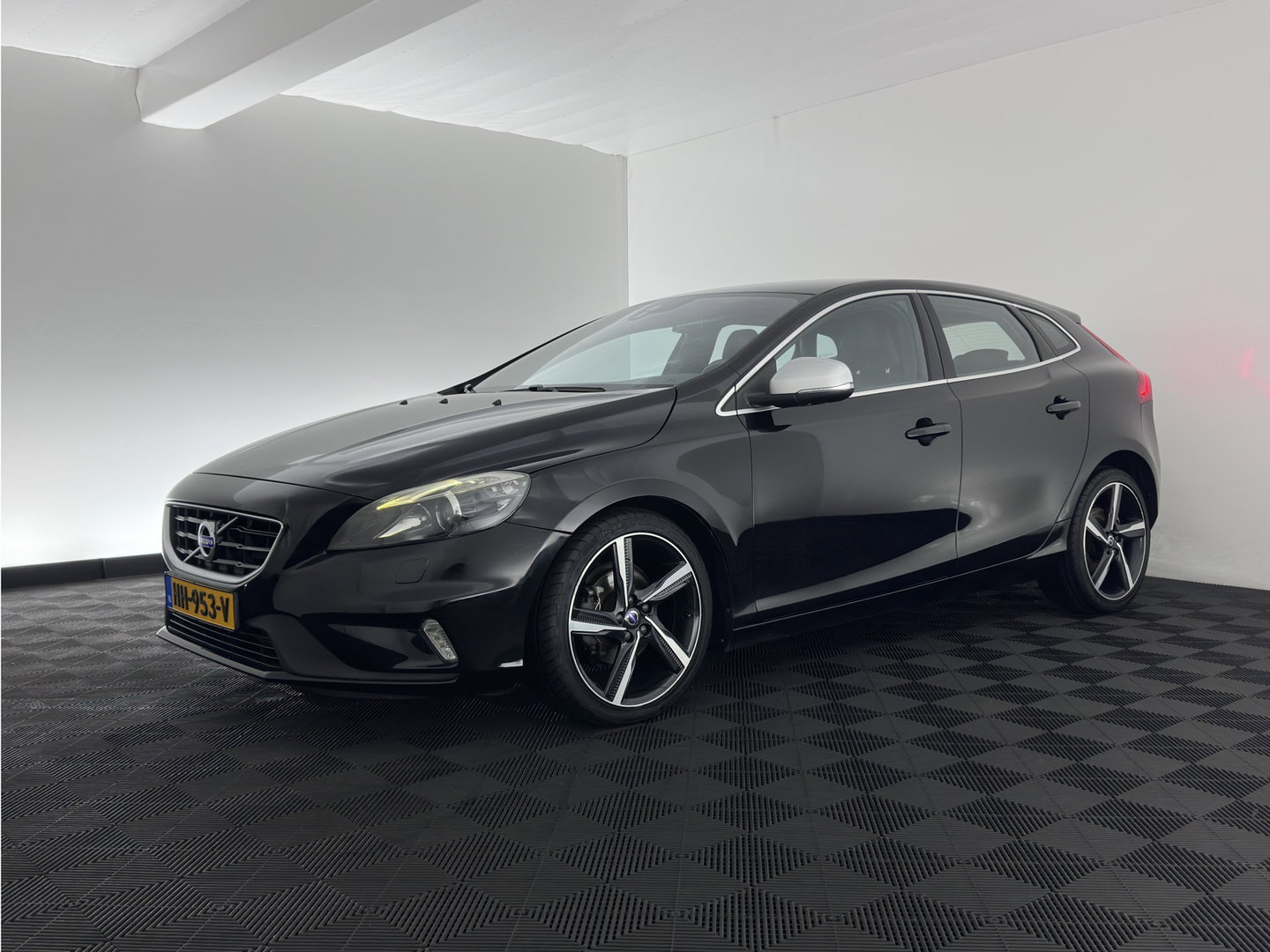 Volvo V40 2.0 D2 R-Design Business *LEATHER-MICROFIBRE | XENON | NAVI-FULLMAP | HEATED-SPORTSEATS | PRIVACY-GLASS | ECC | PDC | CRUISE | PREMIUM-AUDIO | 18''ALU | TOWBAR*