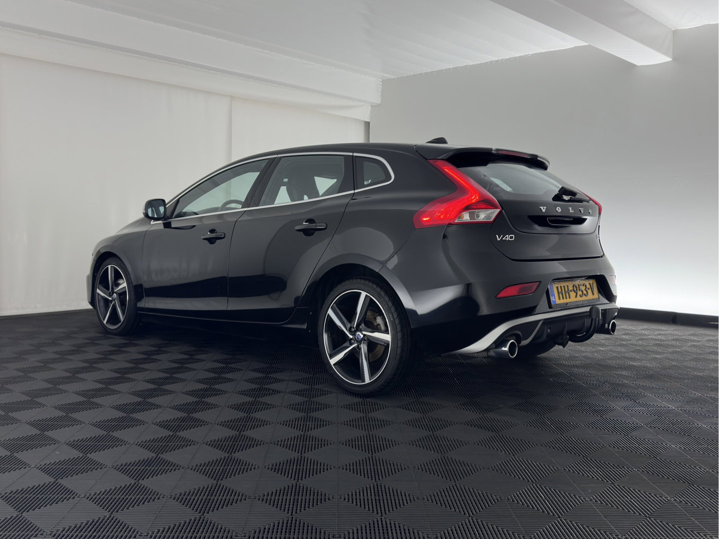 Volvo V40 2.0 D2 R-Design Business *LEATHER-MICROFIBRE | XENON | NAVI-FULLMAP | HEATED-SPORTSEATS | PRIVACY-GLASS | ECC | PDC | CRUISE | PREMIUM-AUDIO | 18''ALU | TOWBAR*