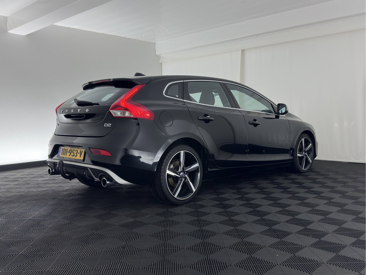 Volvo V40 2.0 D2 R-Design Business *LEATHER-MICROFIBRE | XENON | NAVI-FULLMAP | HEATED-SPORTSEATS | PRIVACY-GLASS | ECC | PDC | CRUISE | PREMIUM-AUDIO | 18''ALU | TOWBAR*