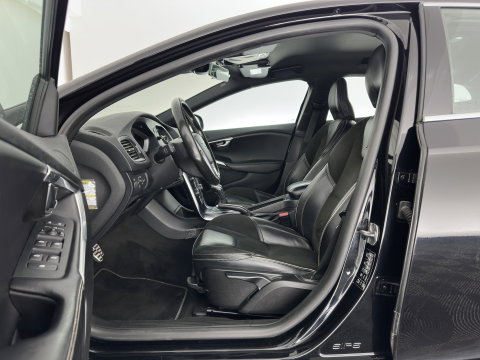 Volvo V40 2.0 D2 R-Design Business *LEATHER-MICROFIBRE | XENON | NAVI-FULLMAP | HEATED-SPORTSEATS | PRIVACY-GLASS | ECC | PDC | CRUISE | PREMIUM-AUDIO | 18''ALU | TOWBAR*