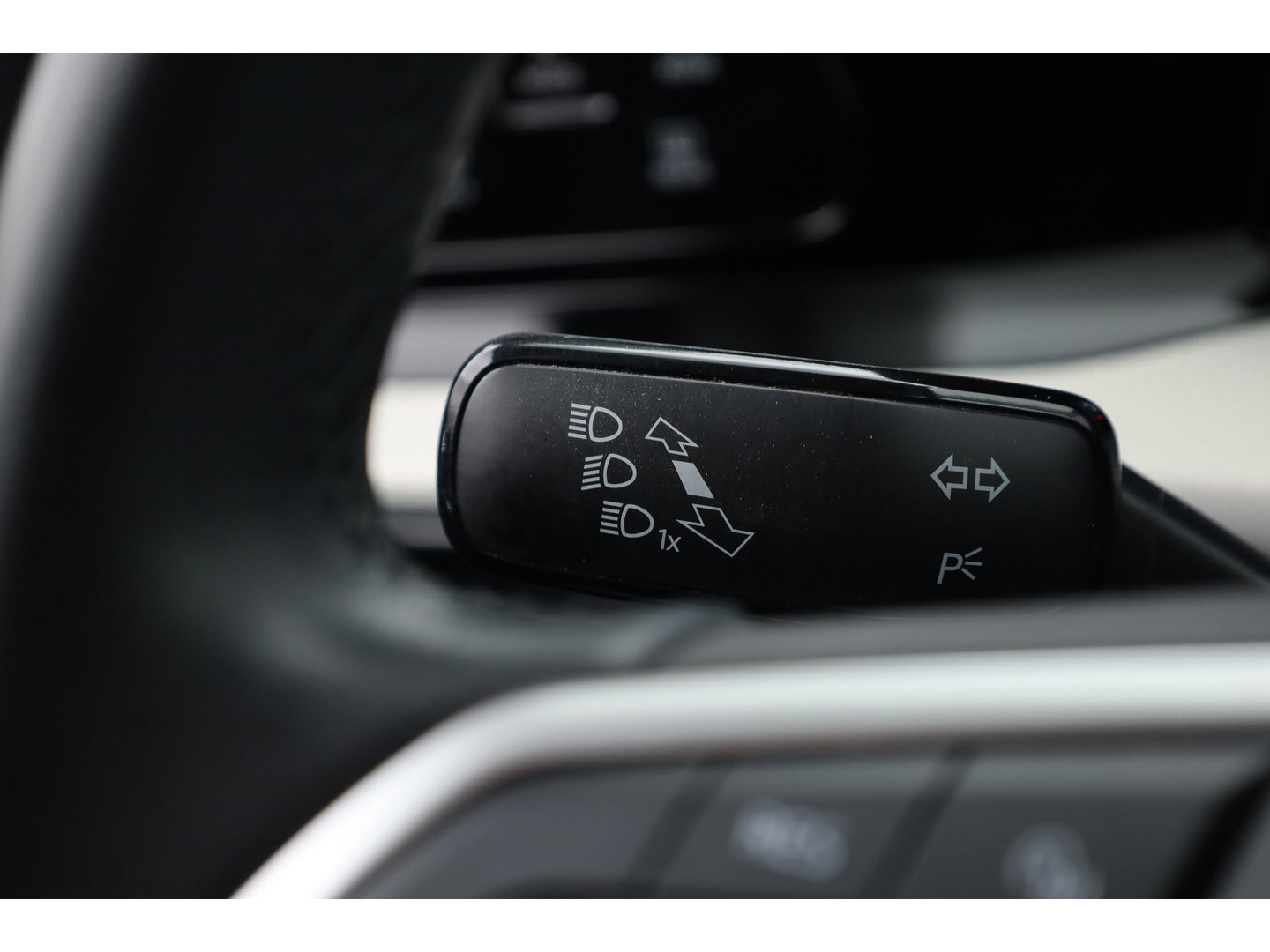Volkswagen Golf 1.0 TSI Life | Rijklaar! | Dig. Cockpit | Camera | PDC V+A | Apple CarPlay | Stoel- Stuurverw. | All Season