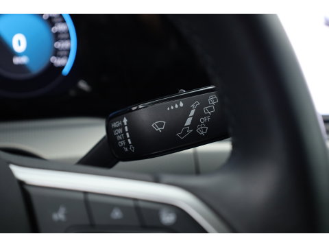Volkswagen Golf 1.0 TSI Life | Rijklaar! | Dig. Cockpit | Camera | PDC V+A | Apple CarPlay | Stoel- Stuurverw. | All Season
