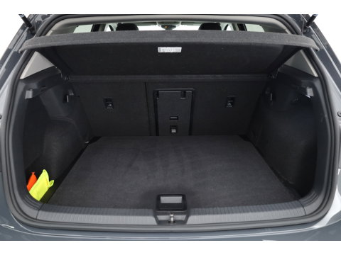 Volkswagen Golf 1.0 TSI Life | Rijklaar! | Dig. Cockpit | Camera | PDC V+A | Apple CarPlay | Stoel- Stuurverw. | All Season