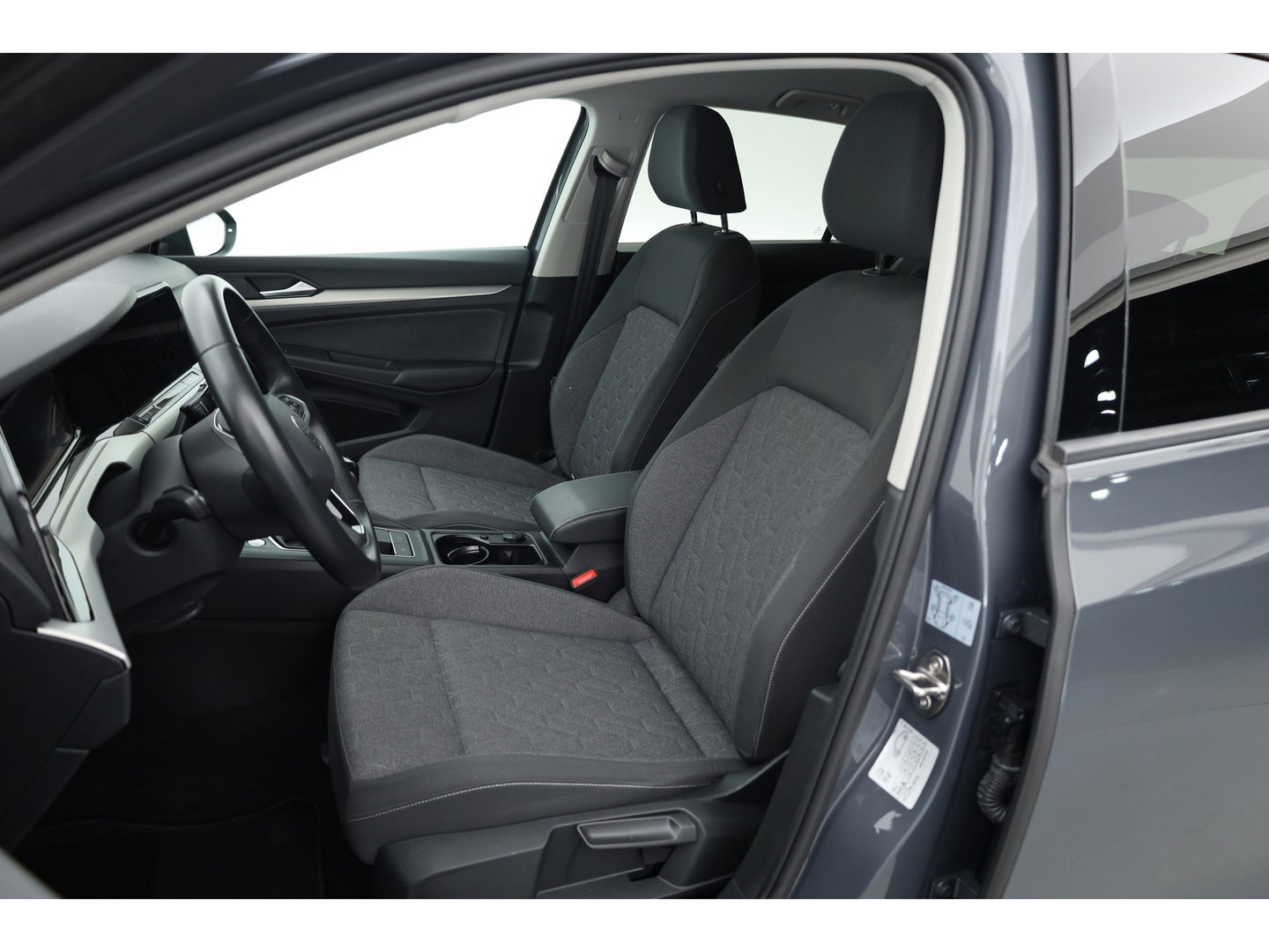 Volkswagen Golf 1.0 TSI Life | Rijklaar! | Dig. Cockpit | Camera | PDC V+A | Apple CarPlay | Stoel- Stuurverw. | All Season