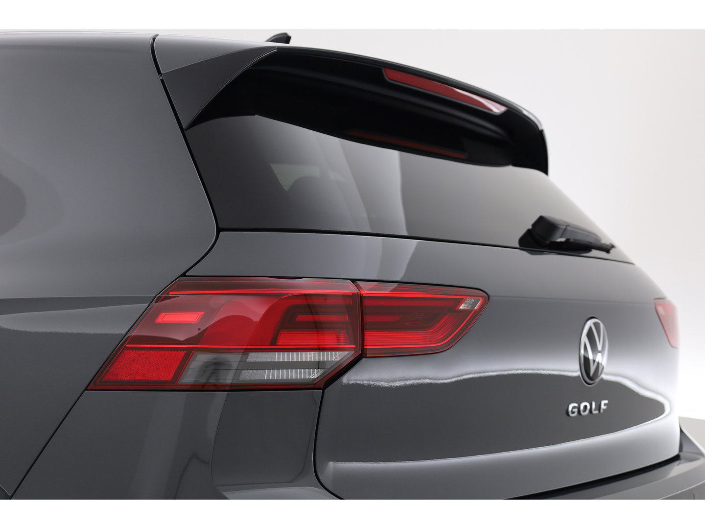 Volkswagen Golf 1.0 TSI Life | Rijklaar! | Dig. Cockpit | Camera | PDC V+A | Apple CarPlay | Stoel- Stuurverw. | All Season
