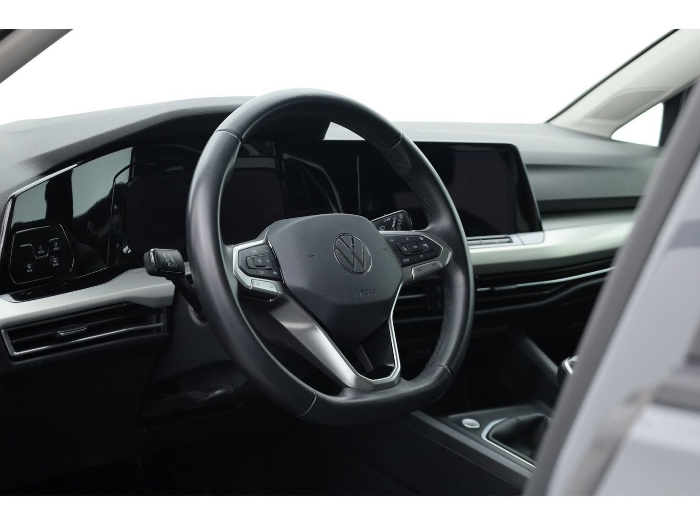 Volkswagen Golf 1.0 TSI Life | Rijklaar! | Dig. Cockpit | Camera | PDC V+A | Apple CarPlay | Stoel- Stuurverw. | All Season