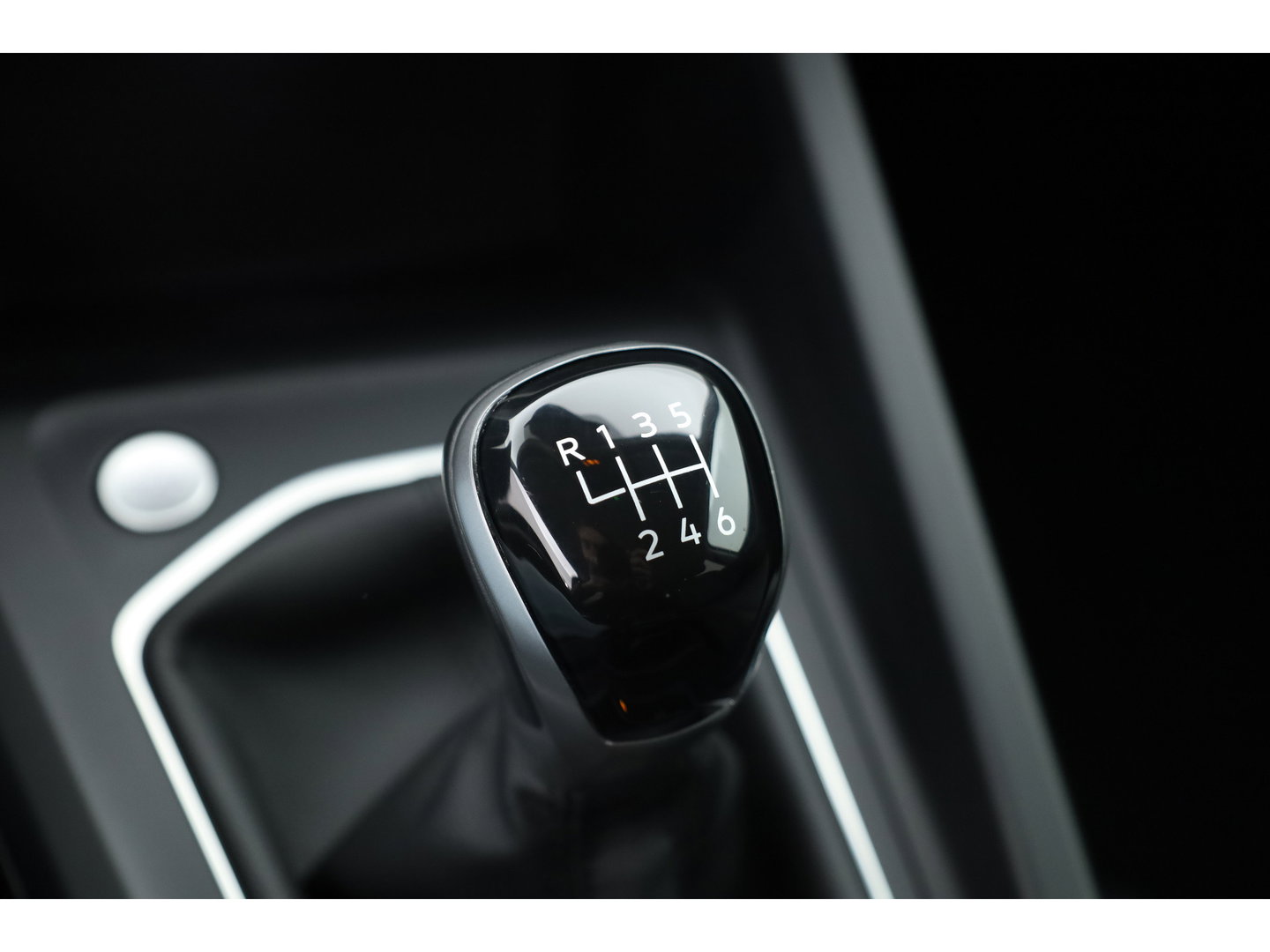 Volkswagen Golf 1.0 TSI Life | Rijklaar! | Dig. Cockpit | Camera | PDC V+A | Apple CarPlay | Stoel- Stuurverw. | All Season