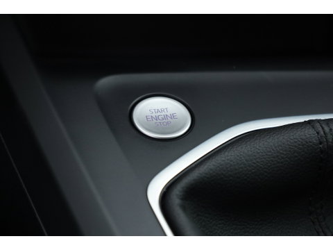 Volkswagen Golf 1.0 TSI Life | Rijklaar! | Dig. Cockpit | Camera | PDC V+A | Apple CarPlay | Stoel- Stuurverw. | All Season