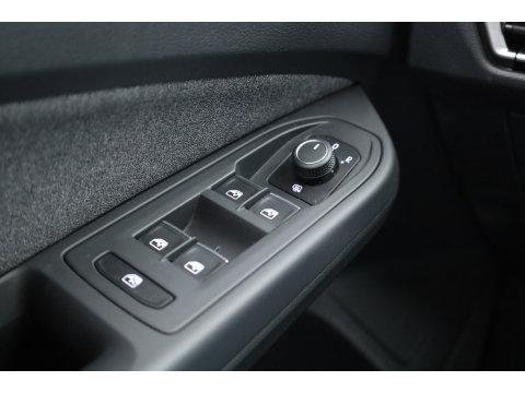 Volkswagen Golf 1.0 TSI Life | Rijklaar! | Dig. Cockpit | Camera | PDC V+A | Apple CarPlay | Stoel- Stuurverw. | All Season