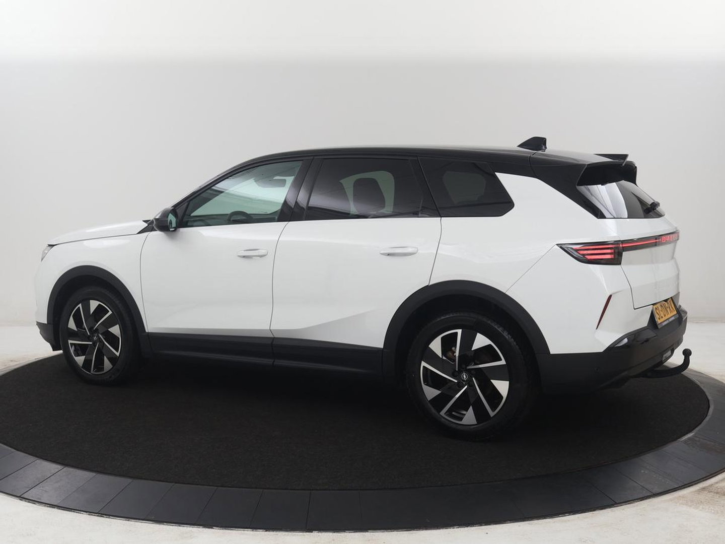 Opel Grandland 1.2 Turbo Hybrid GS | Trekhaak | Stoelverwarming | LED | Head-Up | Apple Carplay |