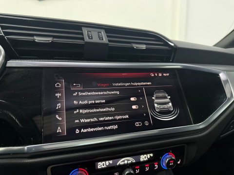 Audi Q3 Sportback 35 TFSI S Edition*Pano*Camera*Stoelverwarming*