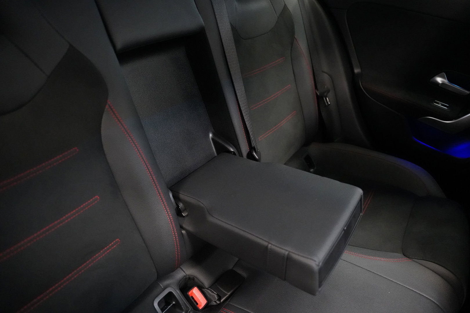 Mercedes-Benz A-Klasse 250 e Star Edition LIMITED ACC PDC Panoramadak Sfeerverlichting AMG NAP