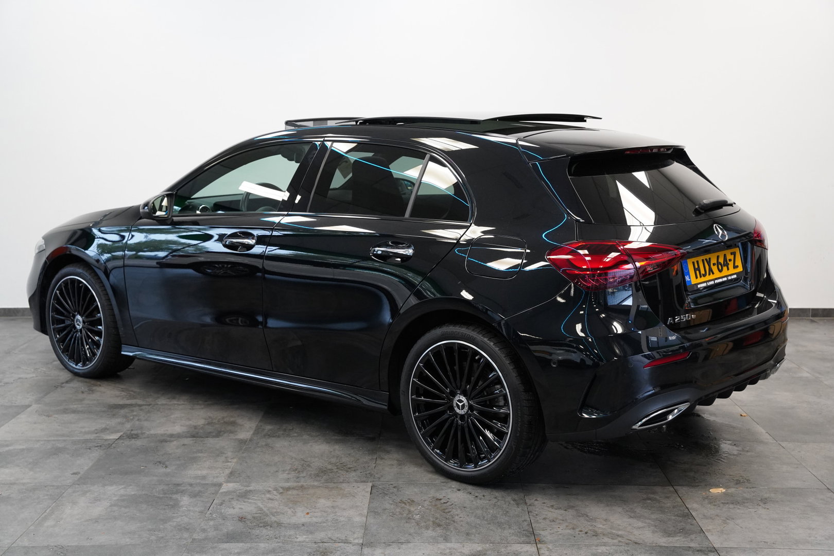 Mercedes-Benz A-Klasse 250 e Star Edition LIMITED ACC PDC Panoramadak Sfeerverlichting AMG NAP