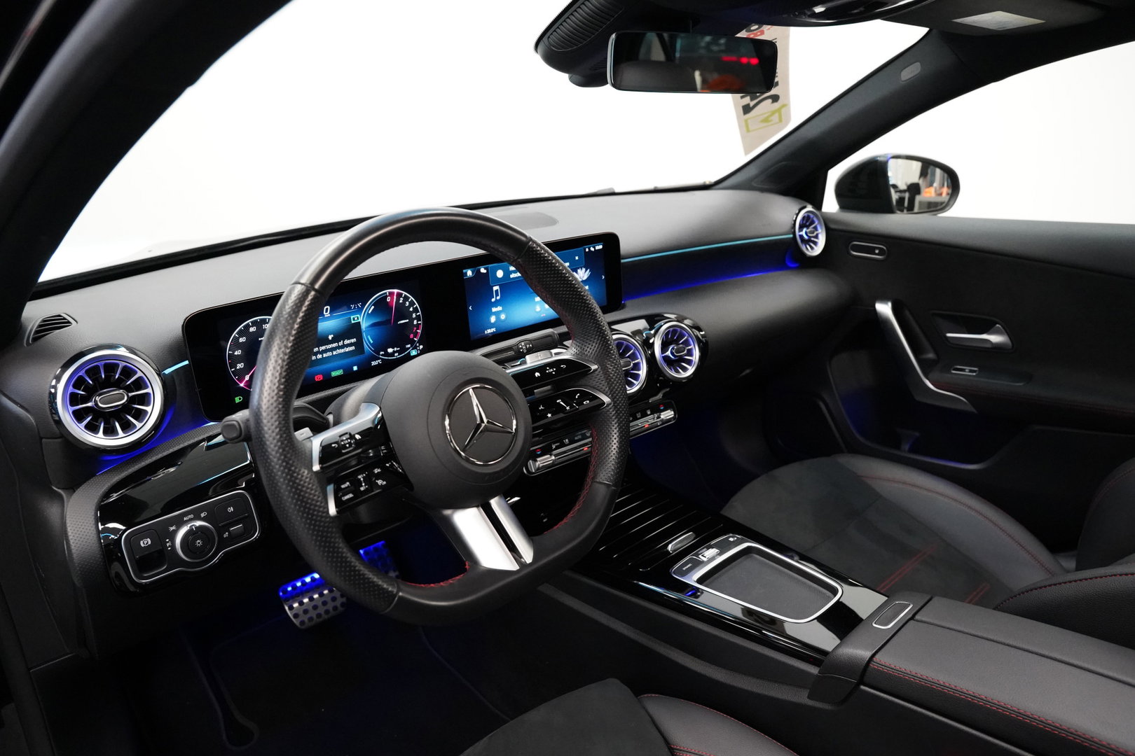 Mercedes-Benz A-Klasse 250 e Star Edition LIMITED ACC PDC Panoramadak Sfeerverlichting AMG NAP