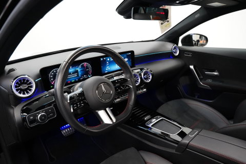Mercedes-Benz A-Klasse 250 e Star Edition LIMITED ACC PDC Panoramadak Sfeerverlichting AMG NAP